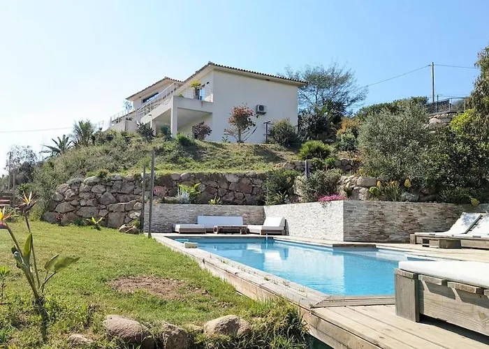 Superbe Moderne Sur Capo Di Muro Vila